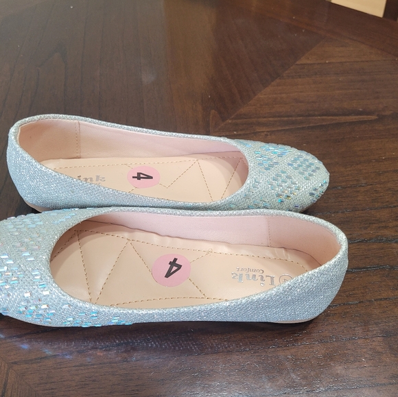 Link Comfort Flat Sparkly Studded Ballet Shoes for Girls. Size 4 and 3 - Picture 4 of 8